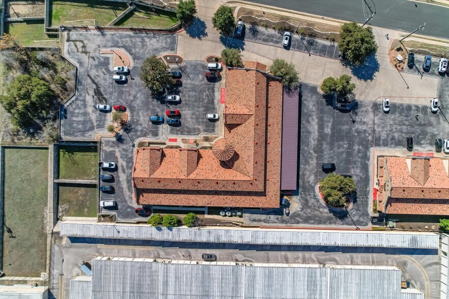 More Photos Of 7700 Cat Hollow Dr, Round Rock Medical For Sale