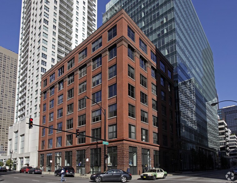 566 W Adams St, Chicago, IL 60661 Lofts/Showrooms For Lease
