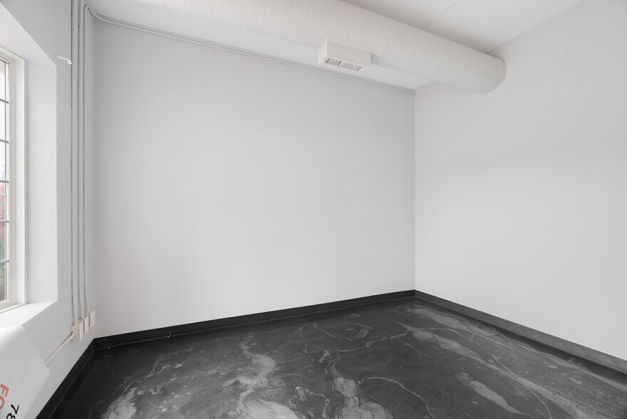 More Photos Of 9612 Franklin Av, Fort McMurray Freestanding For Lease