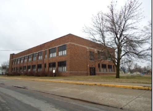 More Photos Of 1100 10th St, Onawa Schools For Lease