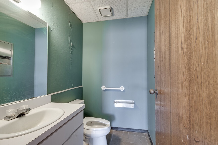 More Photos Of 22475 Community Dr, New Caney Medical For Sale