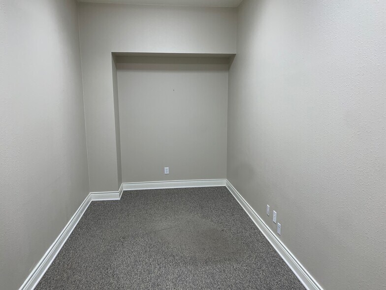 More Photos Of 801 N Main St, Boerne Unknown For Lease