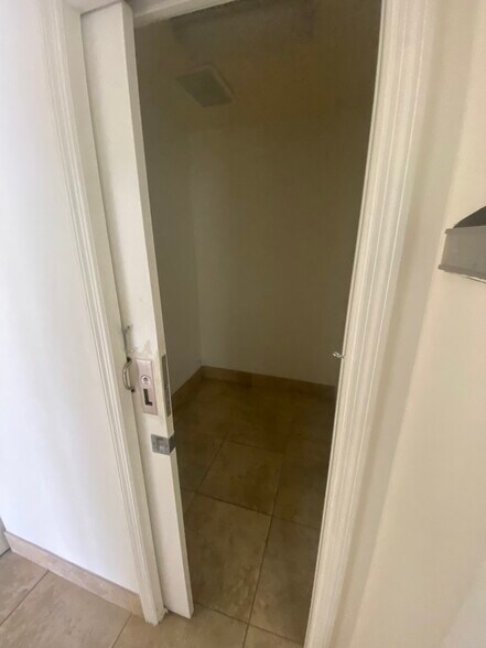 More Photos Of 3080 W Flagler St, Miami Medical For Sale