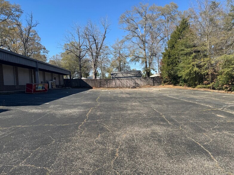 More Photos Of 990 N Daleville Ave, Daleville Warehouse For Sale