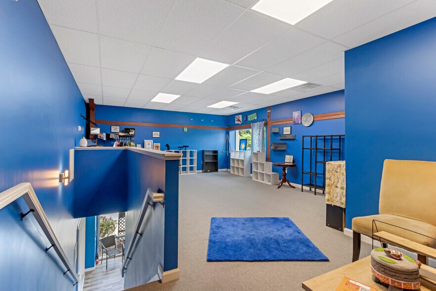 More Photos Of 414 W Fernwood Dr, Simpsonville General Retail For Sale