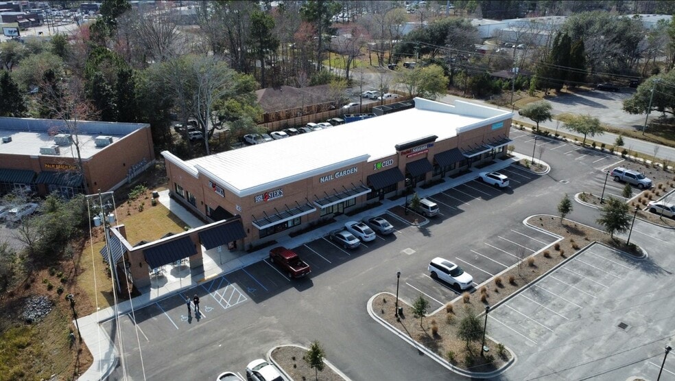 More Photos Of 143 Berkeley Cir, Summerville Storefront Retail Office For Lease