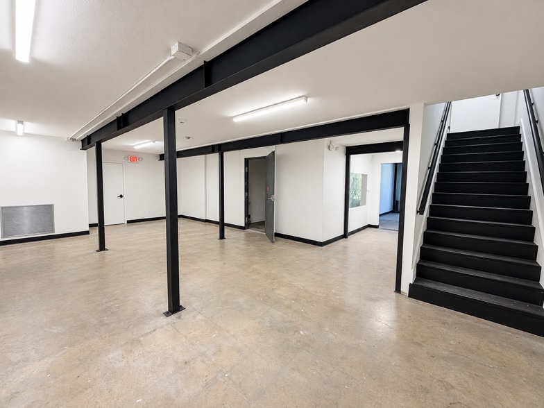 More Photos Of 915 Dallas St, San Antonio Flex For Lease