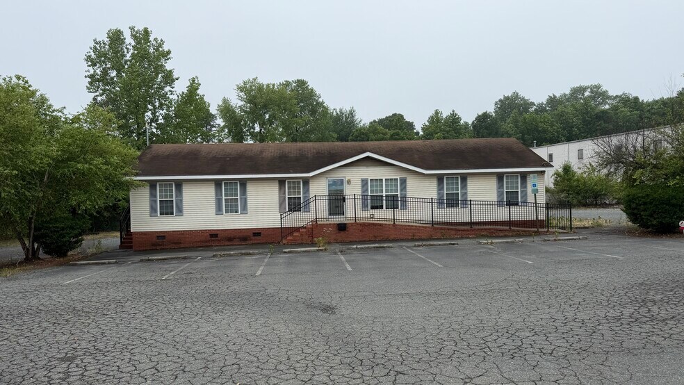 More Photos Of 227 Atando Ave, Charlotte Manufacturing For Lease