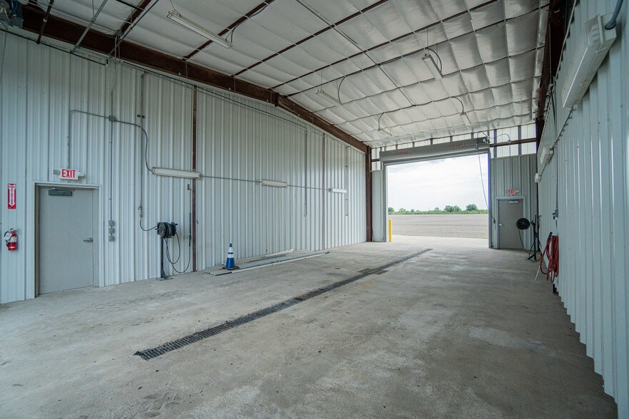 More Photos Of 7044 Interstate 10, Sealy Distribution For Sale
