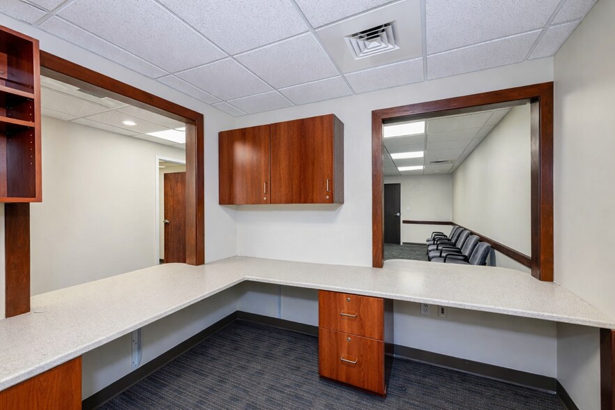 More Photos Of 85 Barnes Rd, Wallingford Medical For Lease