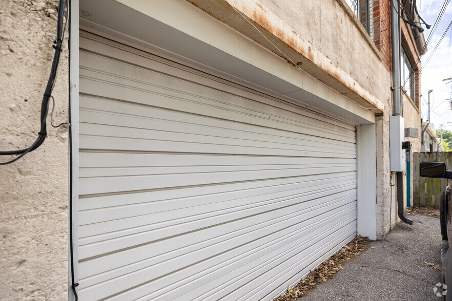 More Photos Of 1031-1035 S Big Bend Blvd, Saint Louis General Retail For Sale