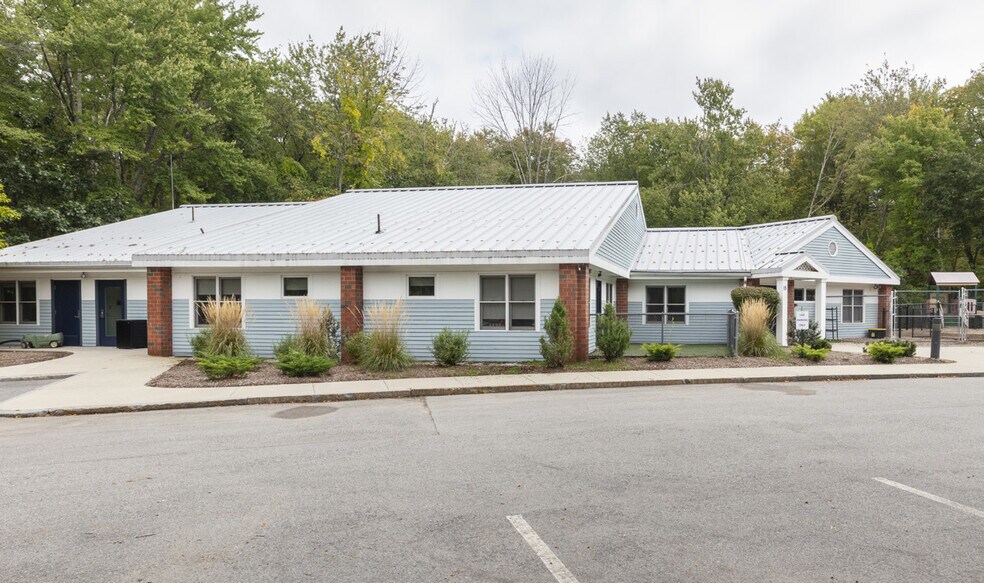 More Photos Of 10 New England Business Ctr, Andover Office For Lease
