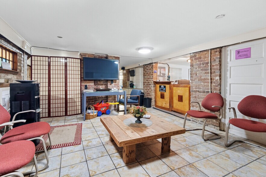 More Photos Of 2926 Canal St, New Orleans Office Residential For Sale