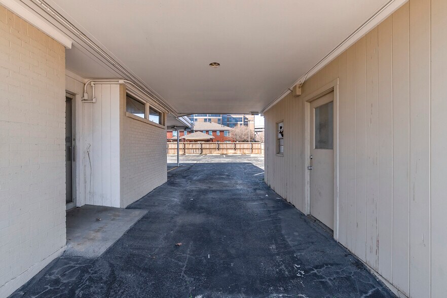 More Photos Of 1100 W Cannon St, Fort Worth Medical For Sale