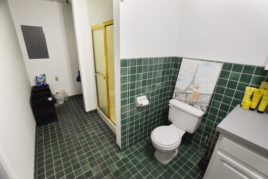 More Photos Of 5480-5488 Richfield Rd, Flint Unknown For Lease