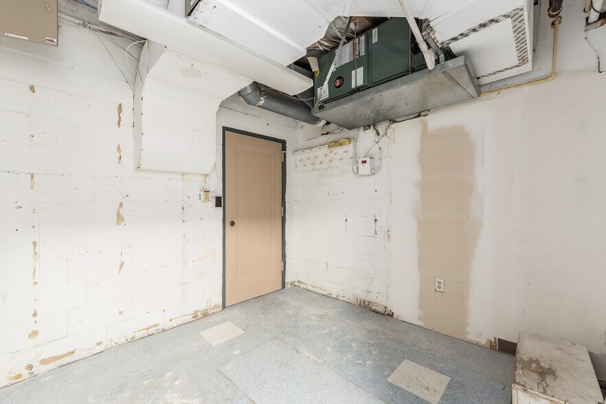 More Photos Of 1251 W Broad St, Columbus Storefront Retail Office For Sale