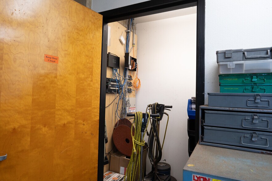 More Photos Of 3048 Aukele St, Lihue Warehouse For Sale