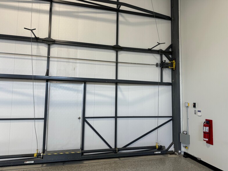 More Photos Of 12555 Rue Service A-4, Mirabel Industrial For Sale