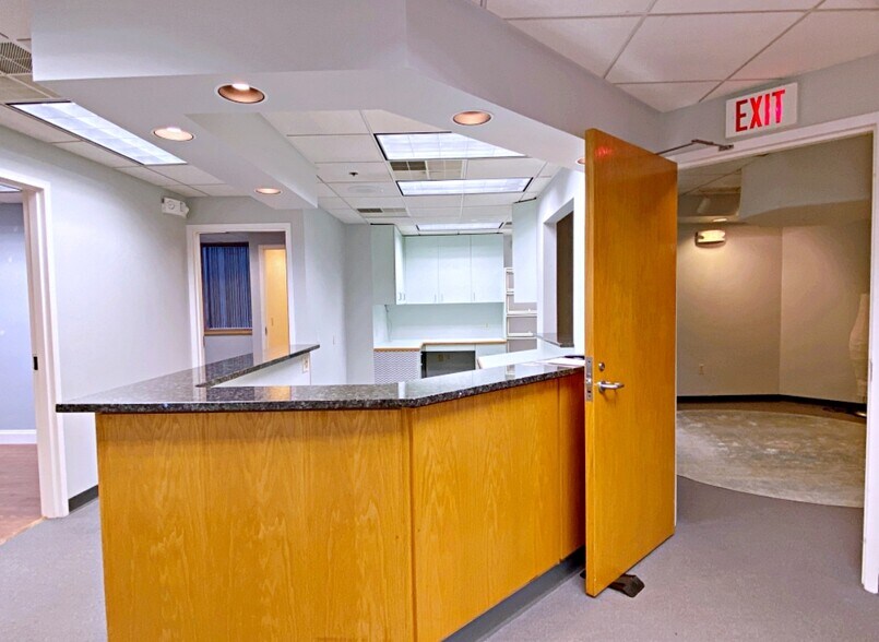 More Photos Of 3 Woodland Rd, Stoneham Medical For Lease