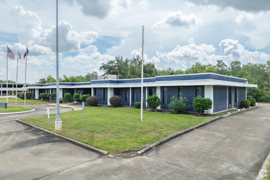Primary Photo Of 5309 Decker Dr, Baytown Medical For Lease