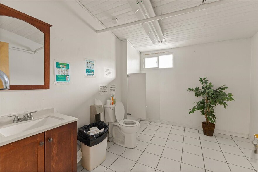 More Photos Of 181 S Whitfield St, Nazareth Office Residential For Sale