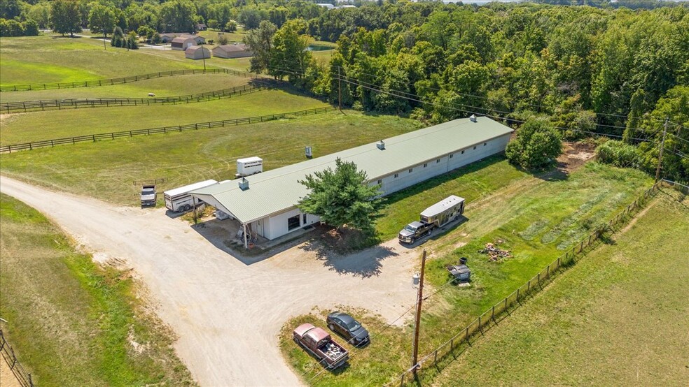 More Photos Of 7233 National Rd, Thornville Horse Stables For Sale