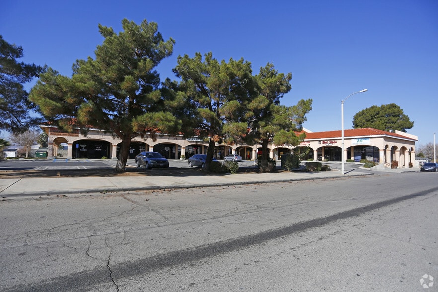 More Photos Of 2553 E Palmdale Blvd, Palmdale Storefront For Sale