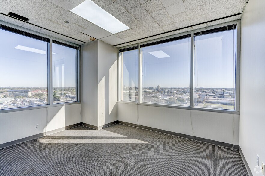 More Photos Of 9800 Centre Pky, Houston Office For Lease