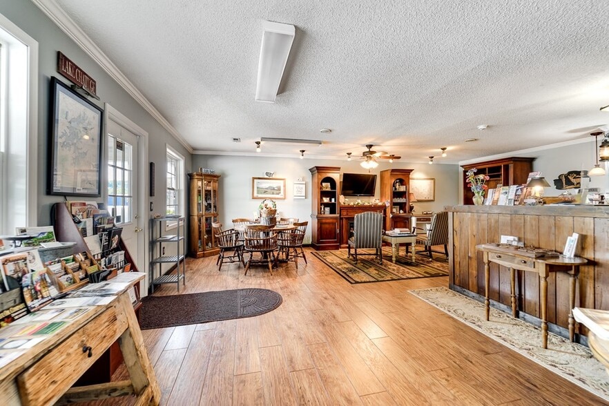 More Photos Of 40 Chatuge Ln, Hayesville Hotel For Sale