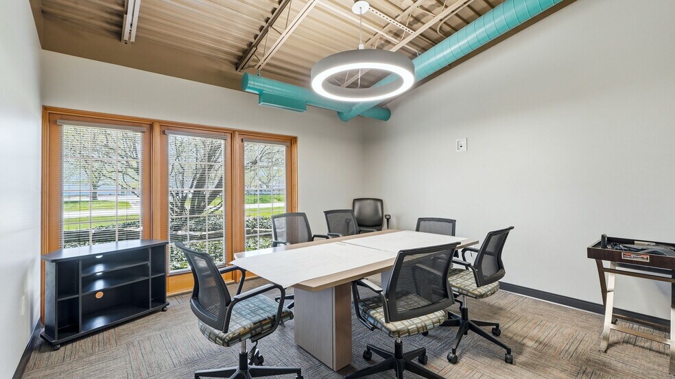 More Photos Of 3421 Centennial Dr, Fort Wayne Warehouse For Lease