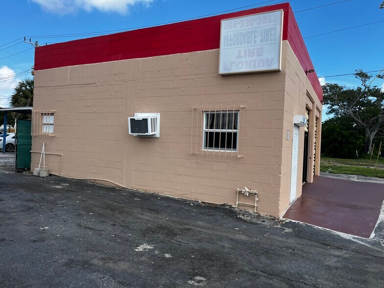 More Photos Of 309 NE 3rd St, Boynton Beach Light Distribution For Lease