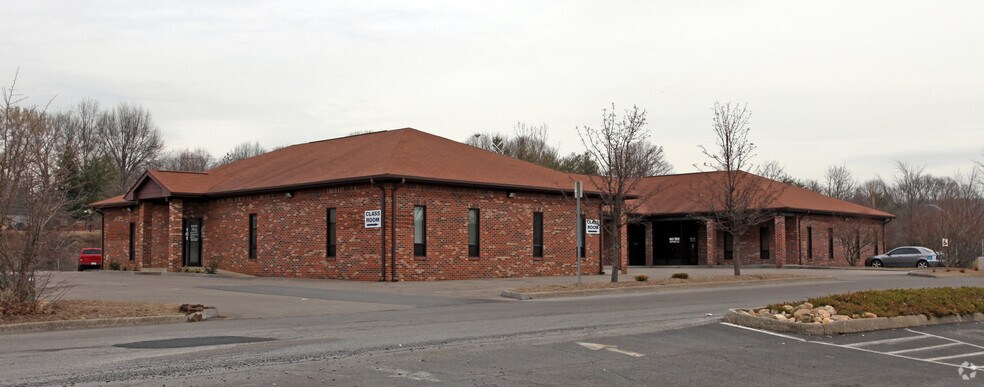 Primary Photo Of 101 Indian Center Ct, Kingsport Medical For Lease