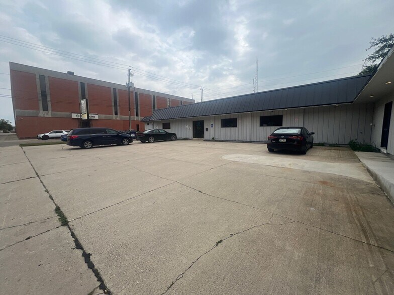 More Photos Of 123 1st St SE, Mason City Office For Lease