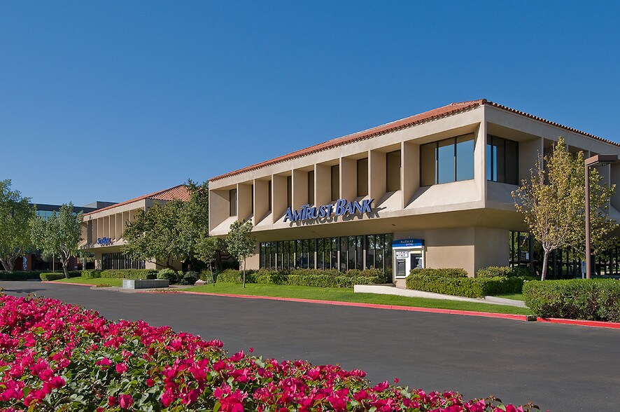 Primary Photo Of 2200 E Camelback Rd, Phoenix Loft Creative Space For Lease