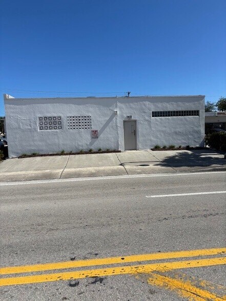 Primary Photo Of 910 N Dixie Hwy, Lake Worth Freestanding For Lease