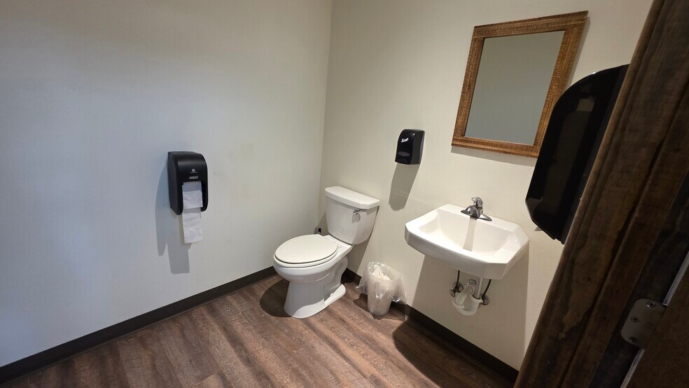 More Photos Of 8211 E County Road 62, Midland Warehouse For Sale