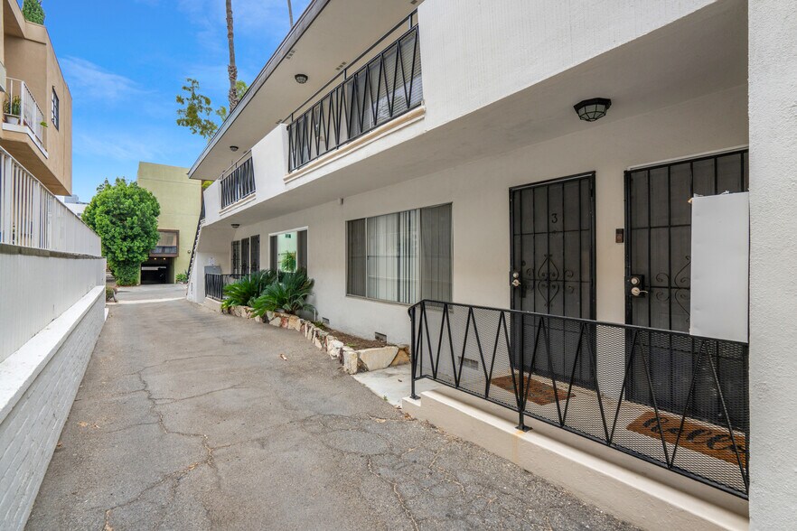 More Photos Of 1010 N Orange Grove Ave, West Hollywood Apartments For Sale