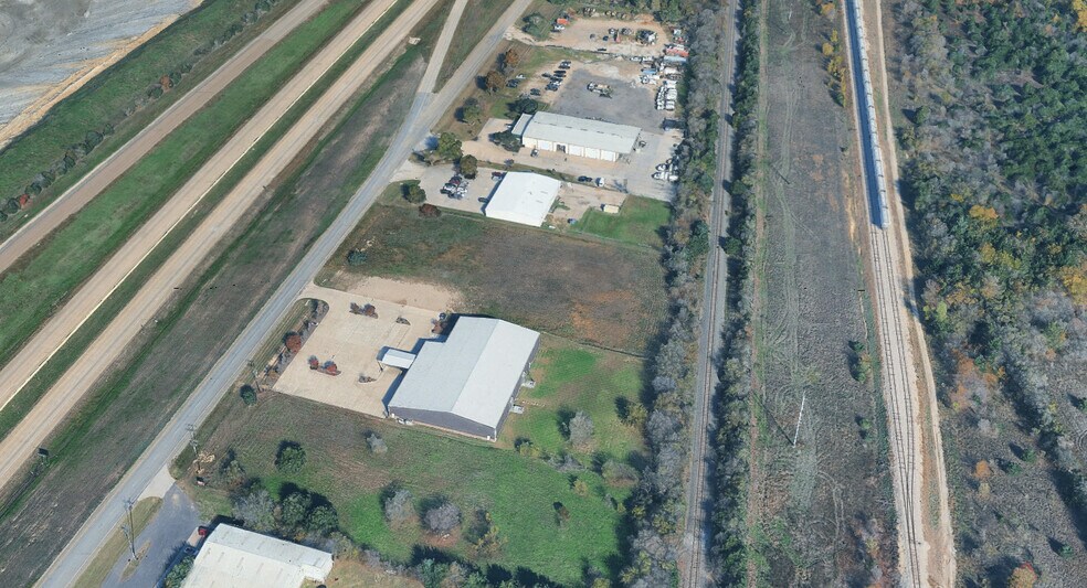 More Photos Of Highway 67, Midlothian Warehouse For Lease