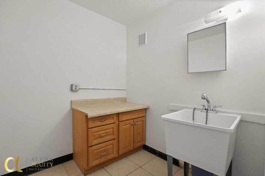 More Photos Of 5497 Benchmark Ln, Sanford Warehouse For Lease