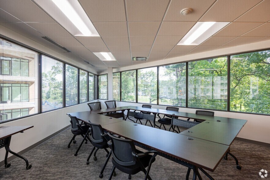 More Photos Of 2400 Lake Park Dr SE, Smyrna Office For Lease