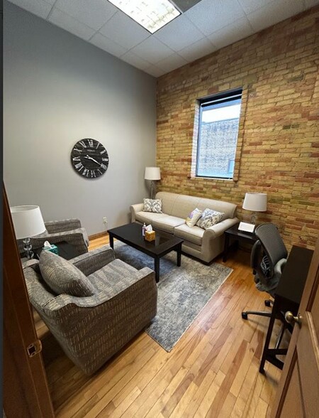 More Photos Of 145 W Wisconsin Ave, Neenah Office For Lease