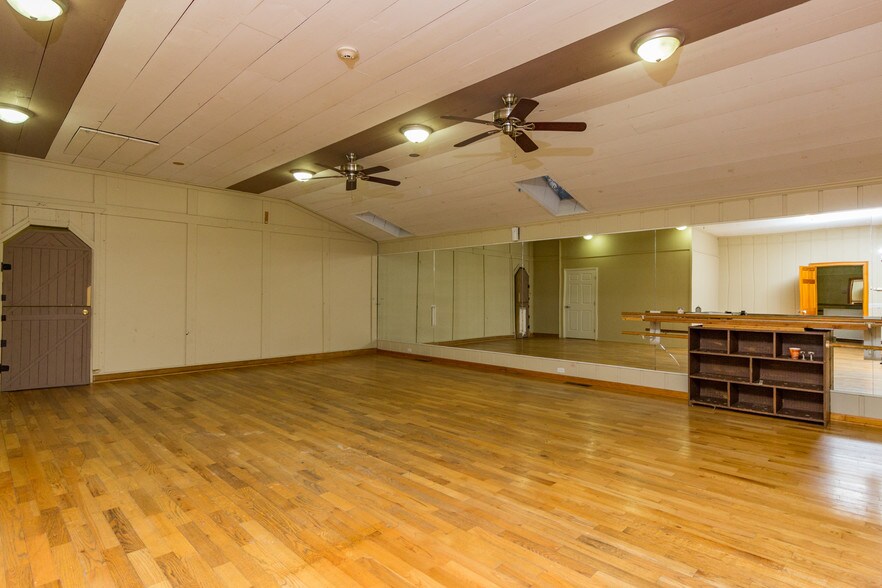 More Photos Of 1422 Mineral Springs Rd, Dalton Office For Sale