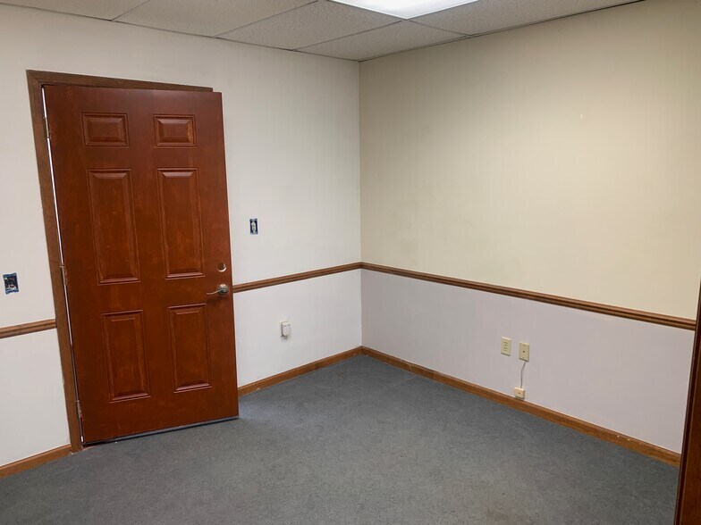 More Photos Of 8801 N Main St, Dayton Medical For Lease