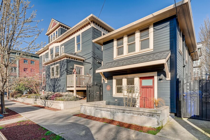 More Photos Of 1634 NW Everett St, Portland Apartments For Sale