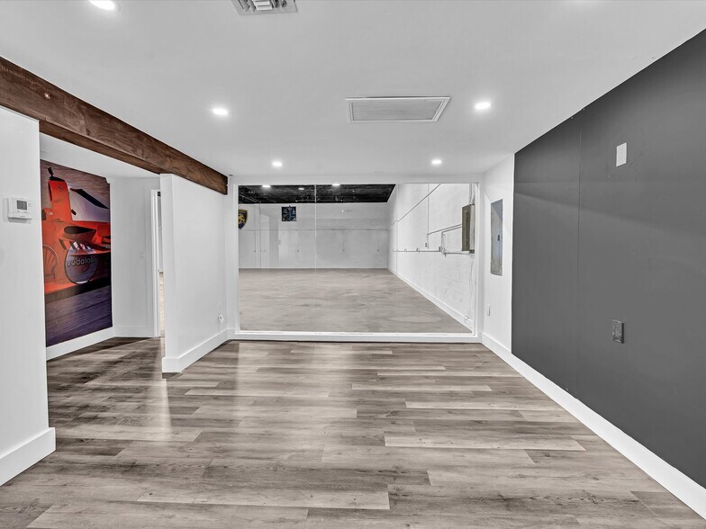 More Photos Of 7880-7882 NW 56th St, Miami Warehouse For Lease