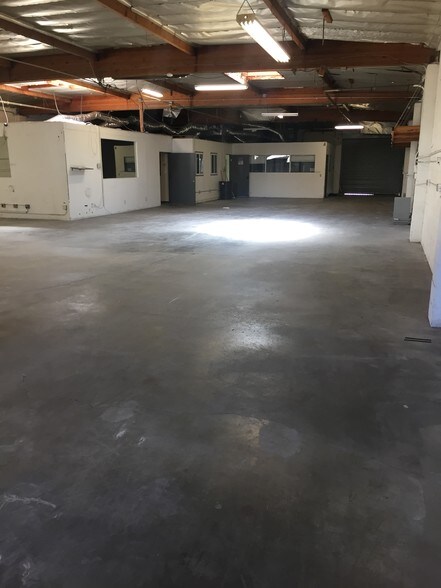 More Photos Of 900 W Hyde Park Blvd, Inglewood Warehouse For Lease