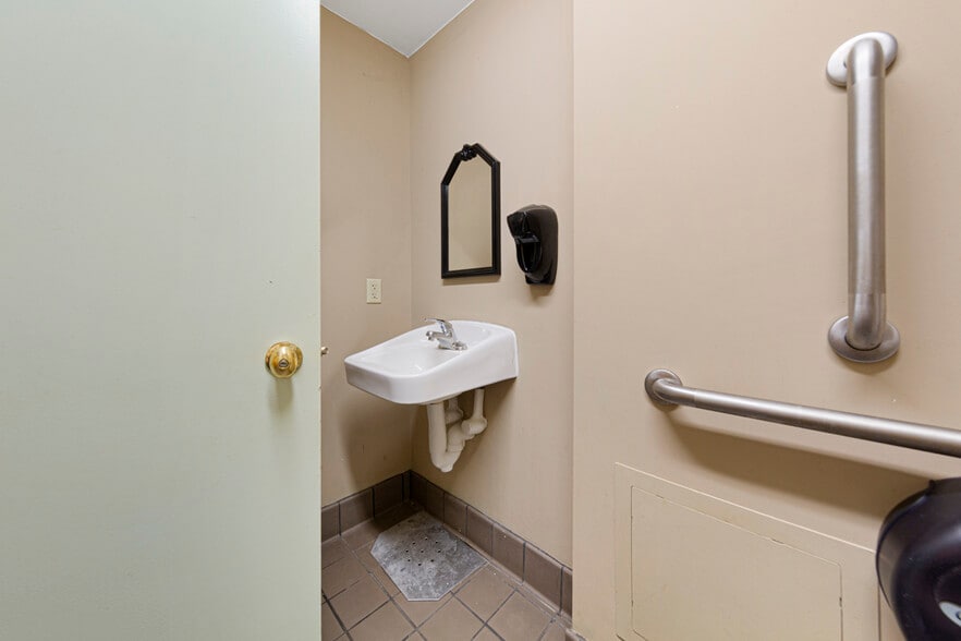 More Photos Of 508 Central Ave N, Faribault Storefront Retail Residential For Sale