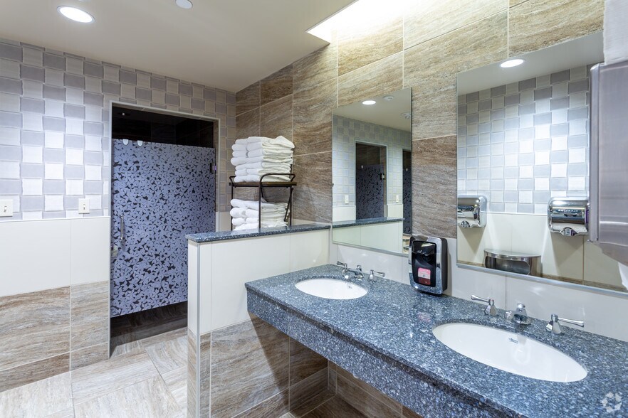 More Photos Of 5100 W JB Hunt Dr, Rogers Office For Lease