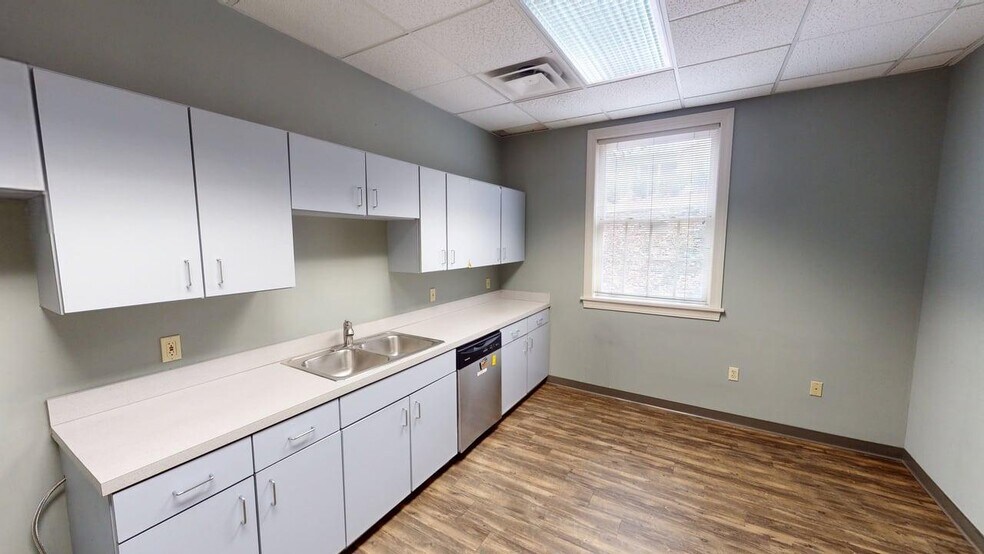 More Photos Of 305 Westfield Rd, Knoxville Medical For Sale