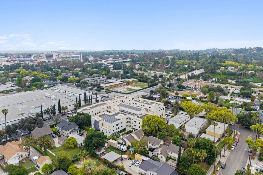 More Photos Of 735 N Orange Blvd, Pasadena Apartments For Sale